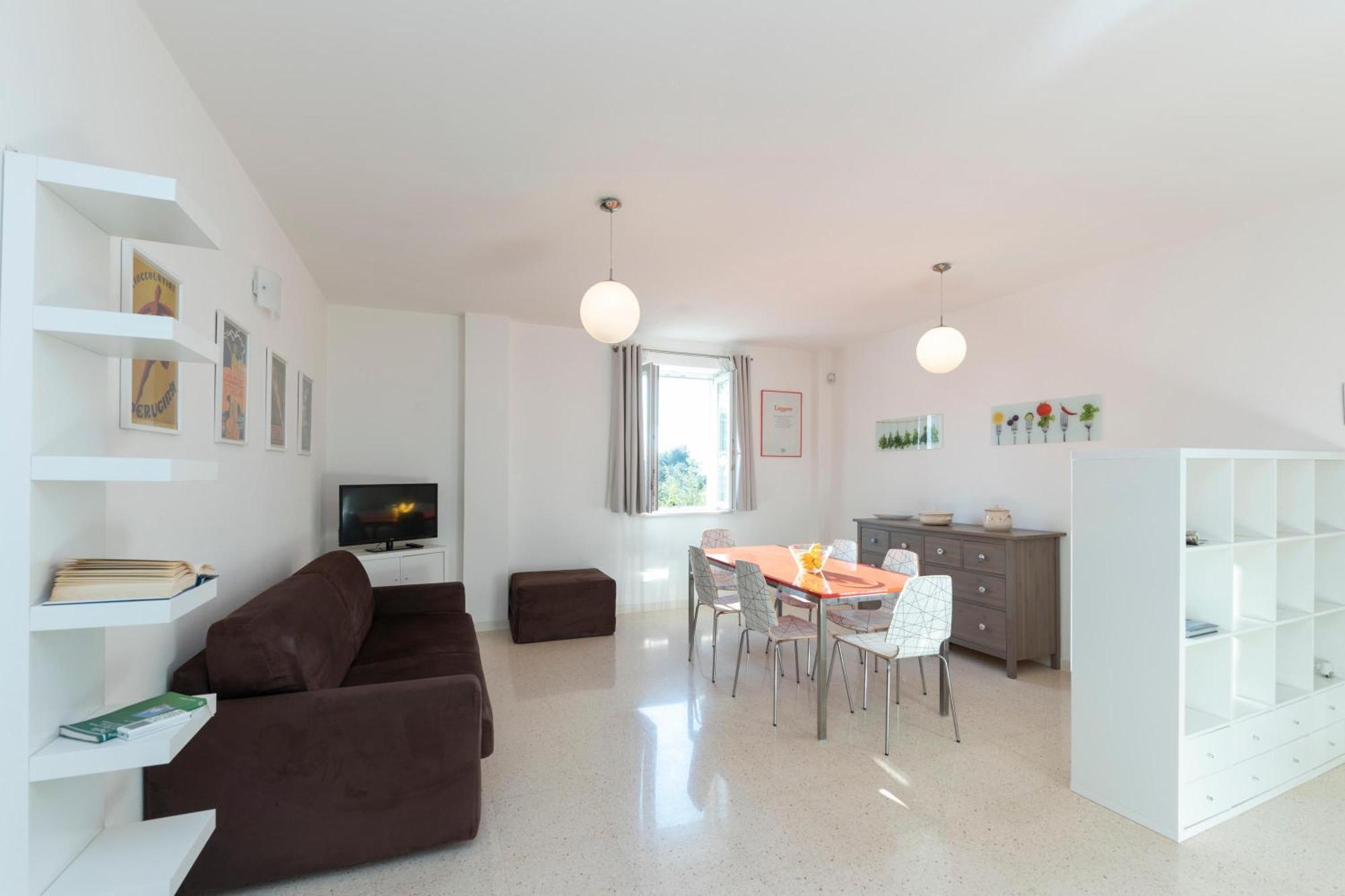 Deluxe One-Bedroom Apartment