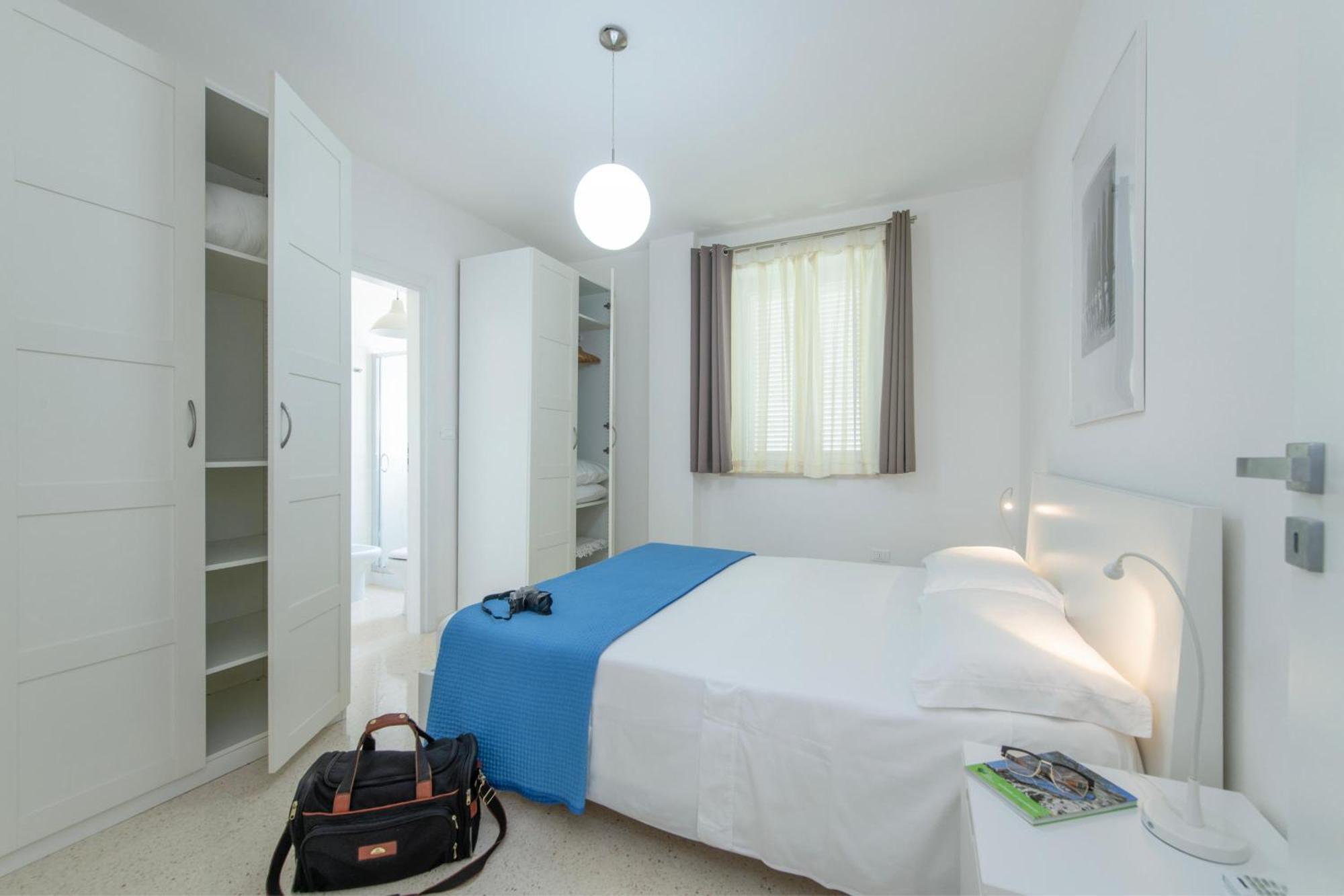 Deluxe One-Bedroom Apartment