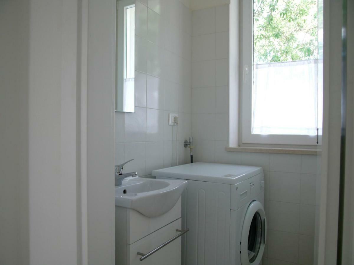 Deluxe One-Bedroom Apartment